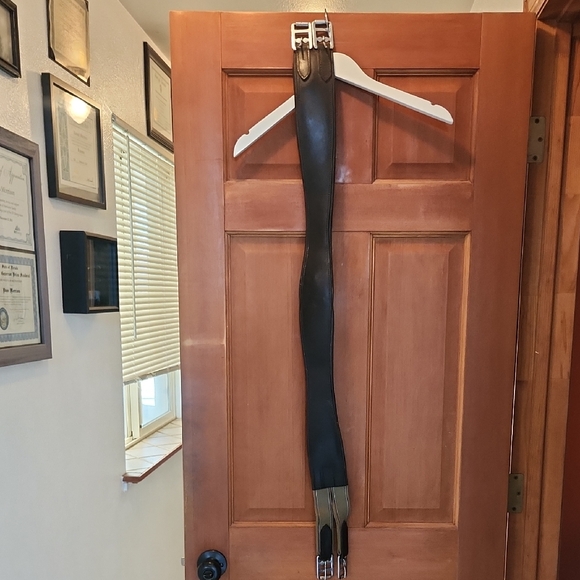 Dark Oil English Saddle Girth Cinch 44 - Picture 1 of 5